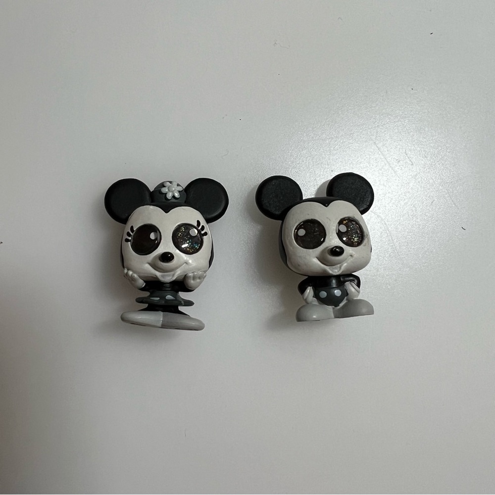 Exclusive Mickey and Minnie Mouse Disney Doorables Set